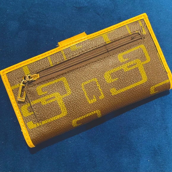 Guess Wallet - Picture 2 of 4